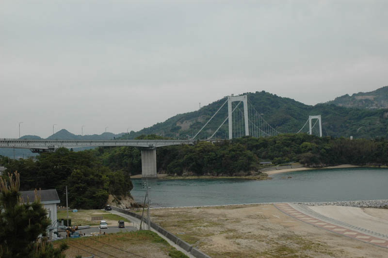 大島大橋(と手前の伯方橋)