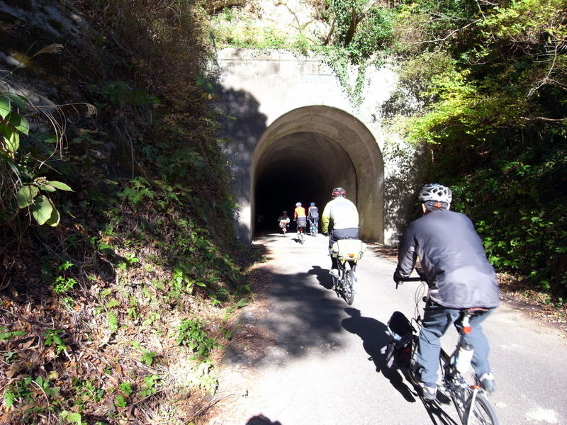 トンネル三昧の道