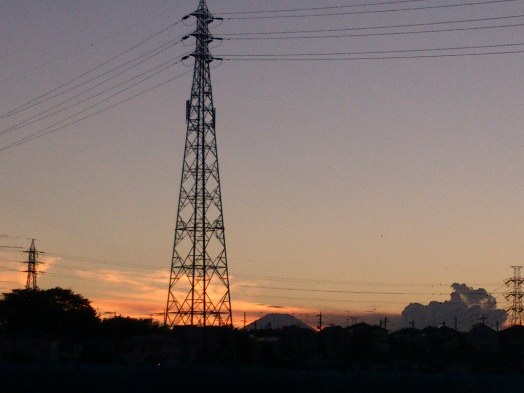 夕焼けに佇む富士