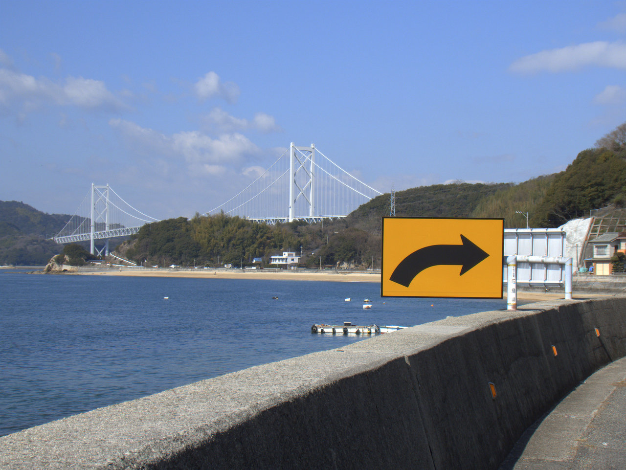 因島大橋を遠望する