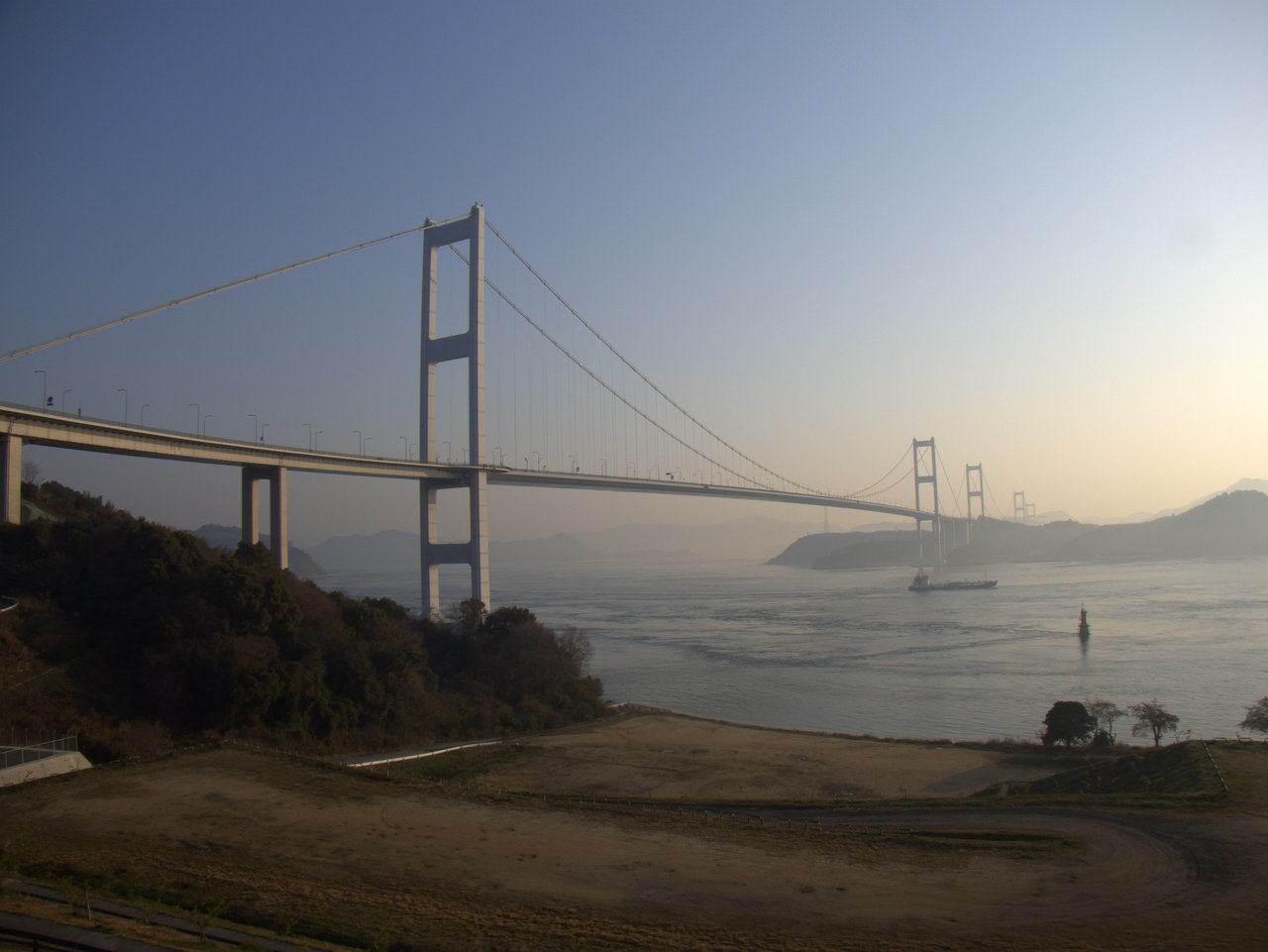 来島海峡大橋の雄大な眺め