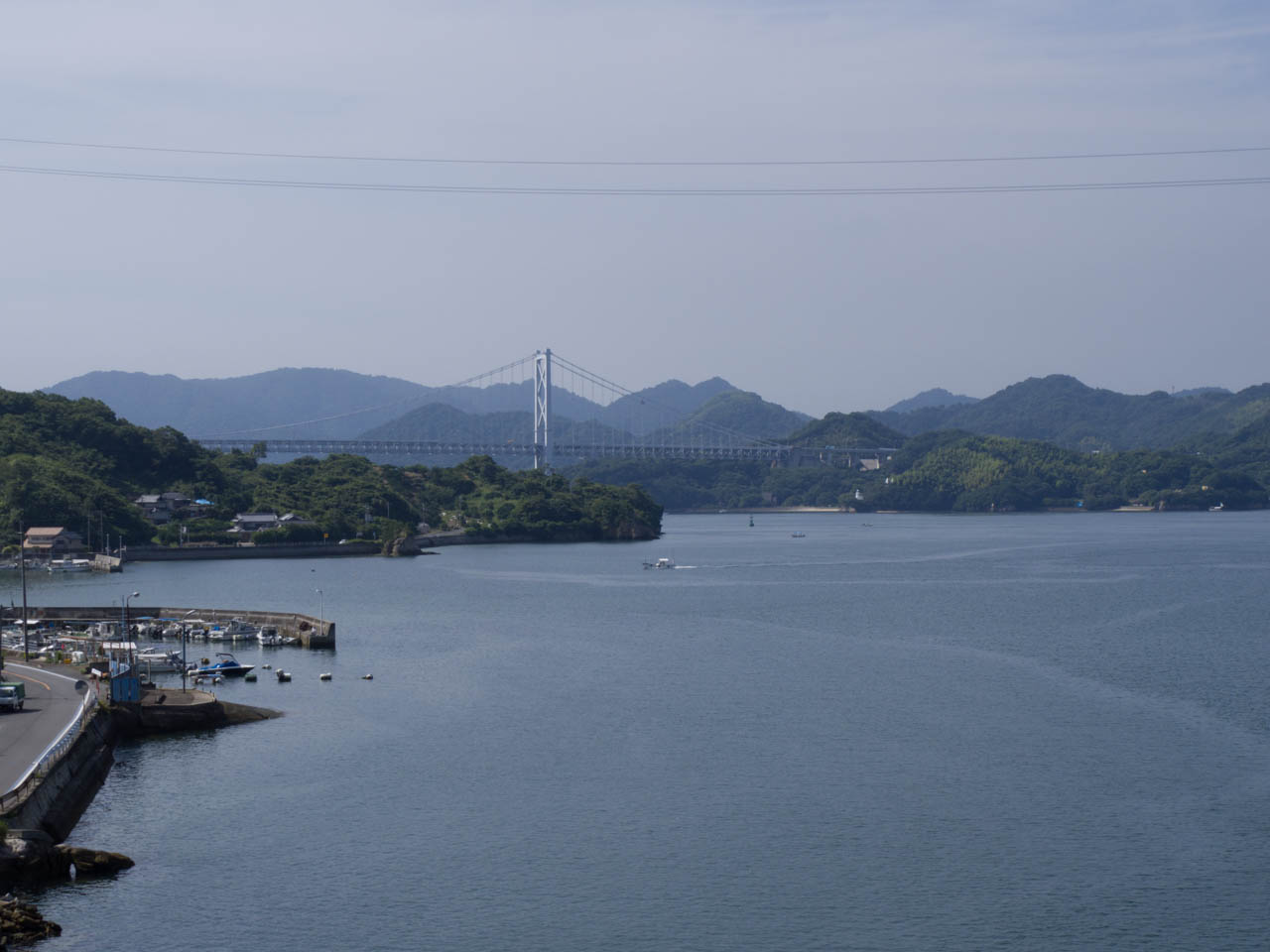 近くに因島大橋が見える