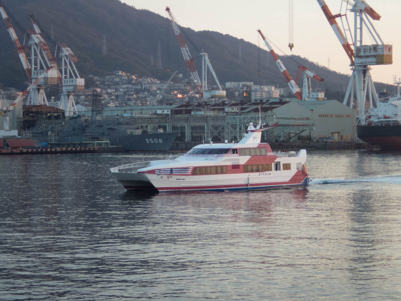 広島松山航路の高速船